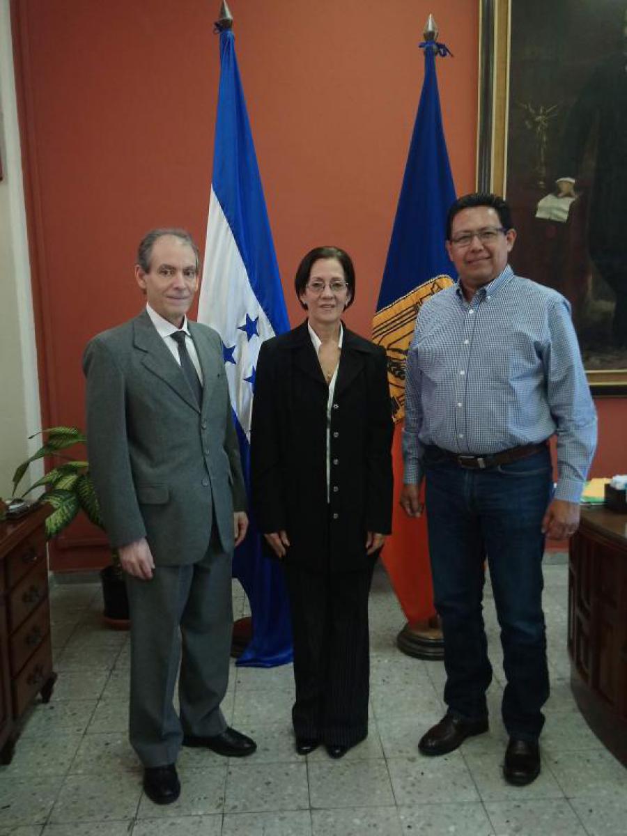 Con el rector de la UNPFM y una delegación del MINED Cuba