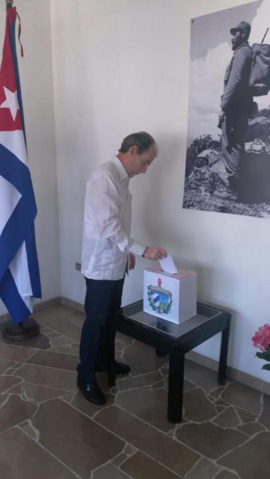 Referendo por para adoptar nueva Constitución
