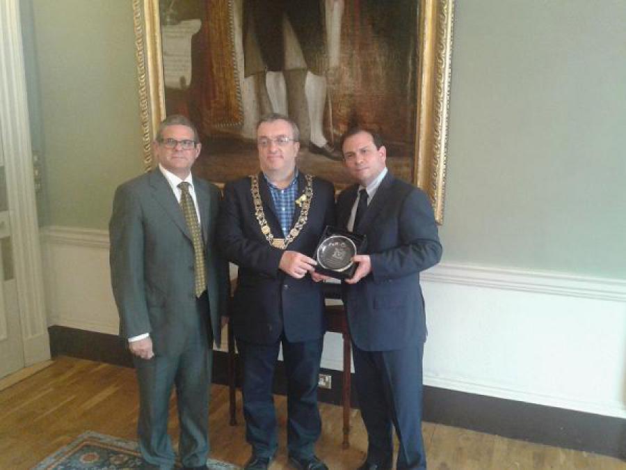 Fernando Gonzalez makes a courtesy visit to the Mayor of Dublin.