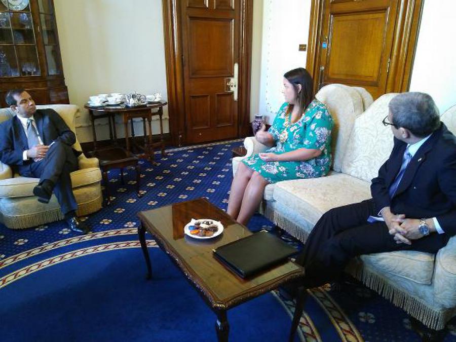 La Alcalde de Belfast da la bienvenida a Fernando González.