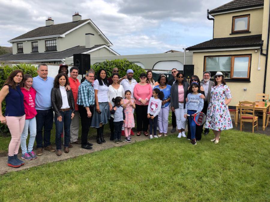 Cubanos en Irlanda celebran el Día de las Madres.