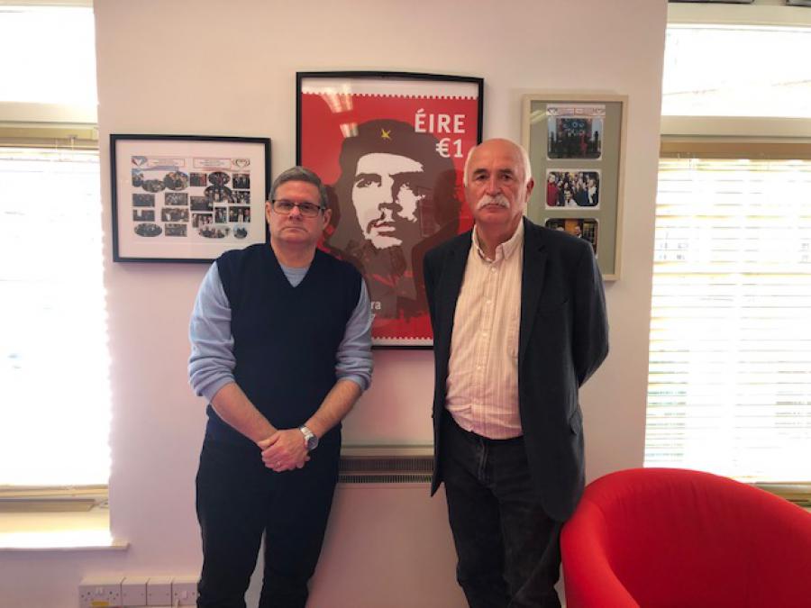 Sostienen encuentro de trabajo el Secretario General del Partido Comunista de Irlanda y el embajador de Cuba.
