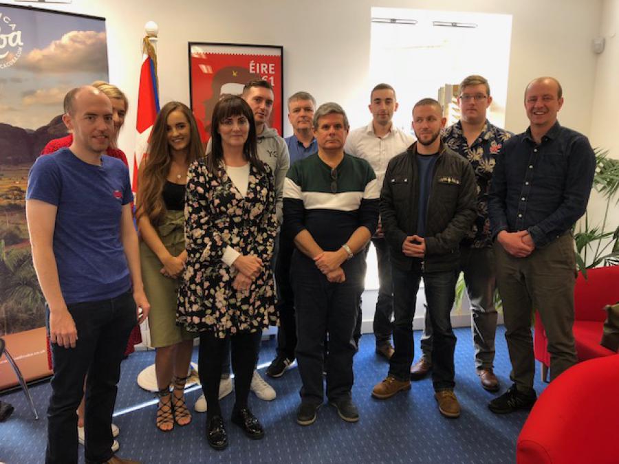 The Cuban ambassador held a meeting with a group of militants from the Sinn Fein party, who will travel to Cuba.