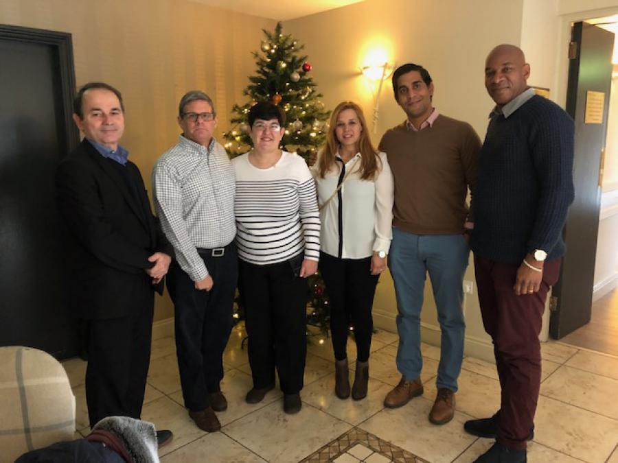 Encuentro de integrantes de la comunidad cubana residente en la ciudad de Limerick con el embajador de Cuba y la Cónsul.