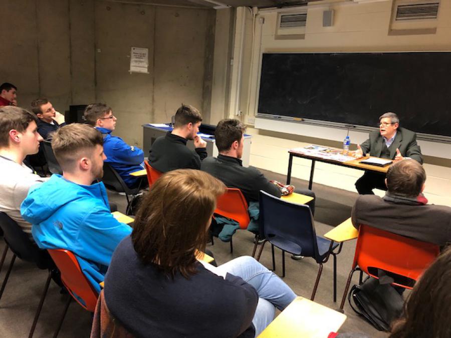Participa Embajador de Cuba en Irlanda en conversatorio con estudiantes del “Trinity College”.