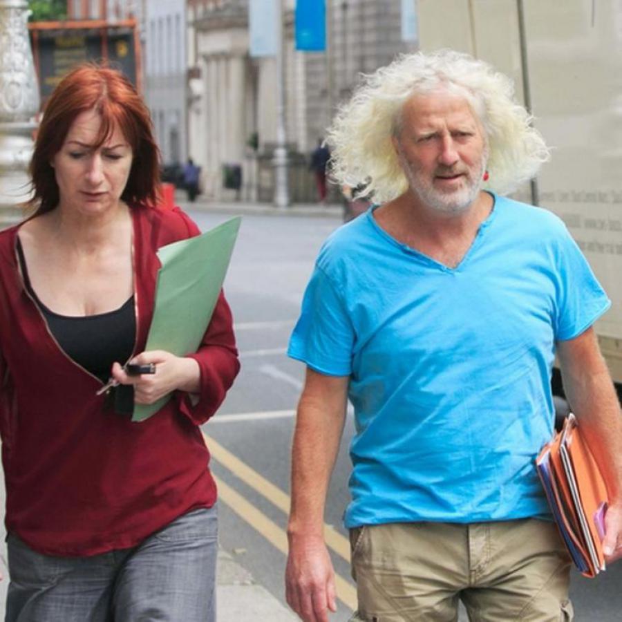 Eurodiputados irlandeses Clare Daly y Mick Wallace apoyan la candidatura de la brigada médica Henry Reeve al Premio Nobel de la Paz 2021.
