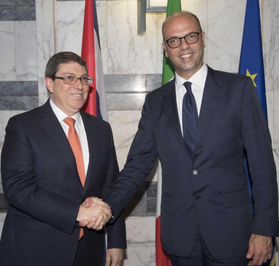 A la izquierda Ministro de Relaciones Exteriores de Cuba, Bruno Rodríguez y a la derecha Ministro de Relaciones Exteriores y Cooperación Internacional de Italia, Angelino Alfano. 