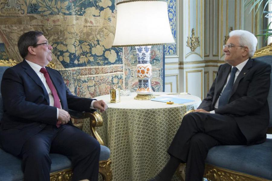 A la izquierda Ministro de Relaciones Exteriores de Cuba, Bruno Rodríguez y a la derecha Presidente de la República Italiana, Sergio Mattarella