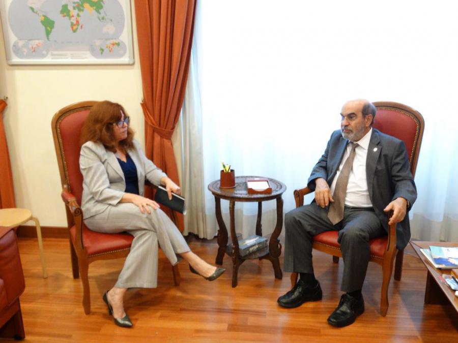 Director General de la FAO recibe a Representante Permanente de Cuba en encuentro de despedida.