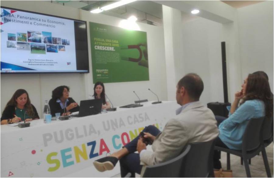 Consejera Económica denuncia afectaciones del bloqueo a la economía cubana en la Feria del Levante, en Bari.