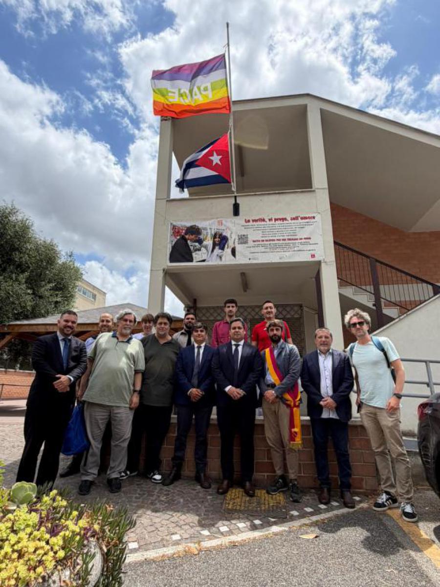 Municipio Roma VIII coloca bandera cubana en su fachada en solidaridad con el pueblo cubano