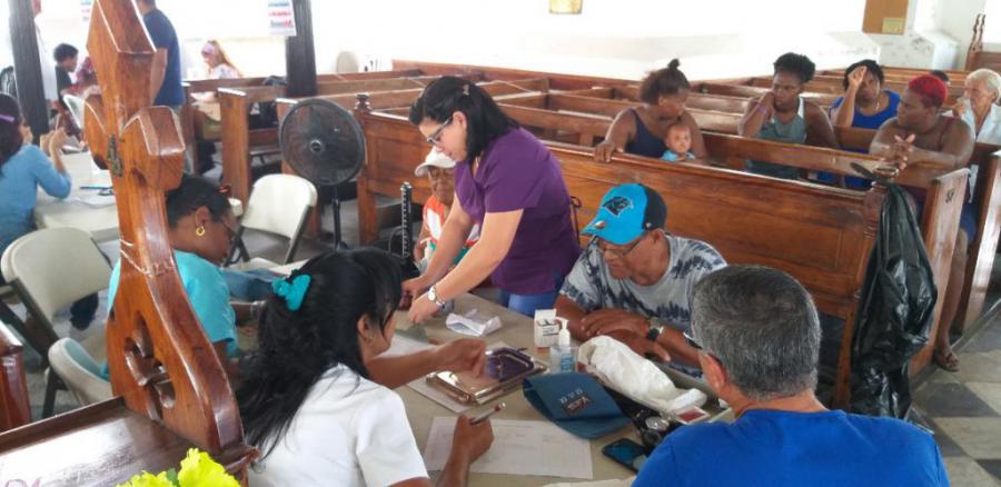 Doctors and nurses from the Cuban Medical Brigade serving in Jamaica made a beautiful gesture of solidarity and humanism on Saturday, 21 September.