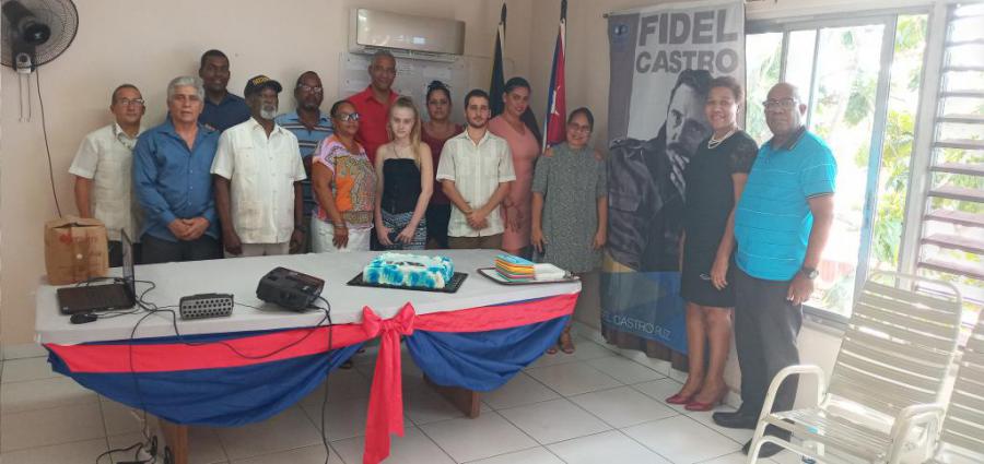 El colectivo de la Embajada de la República de Cuba en Jamaica celebró este jueves el 94 aniversario del natalicio del Comandante en Jefe Fidel Castro Ruz con una actividad político-cultural-recreativa en su sede diplomática, con formato reducido en observancia de las medidas adoptadas para controlar la propagación de la Covid-19.