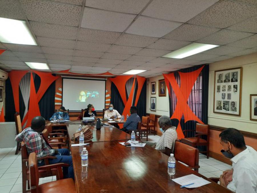 A Jamaican politician condemns US blockade against Cuba.