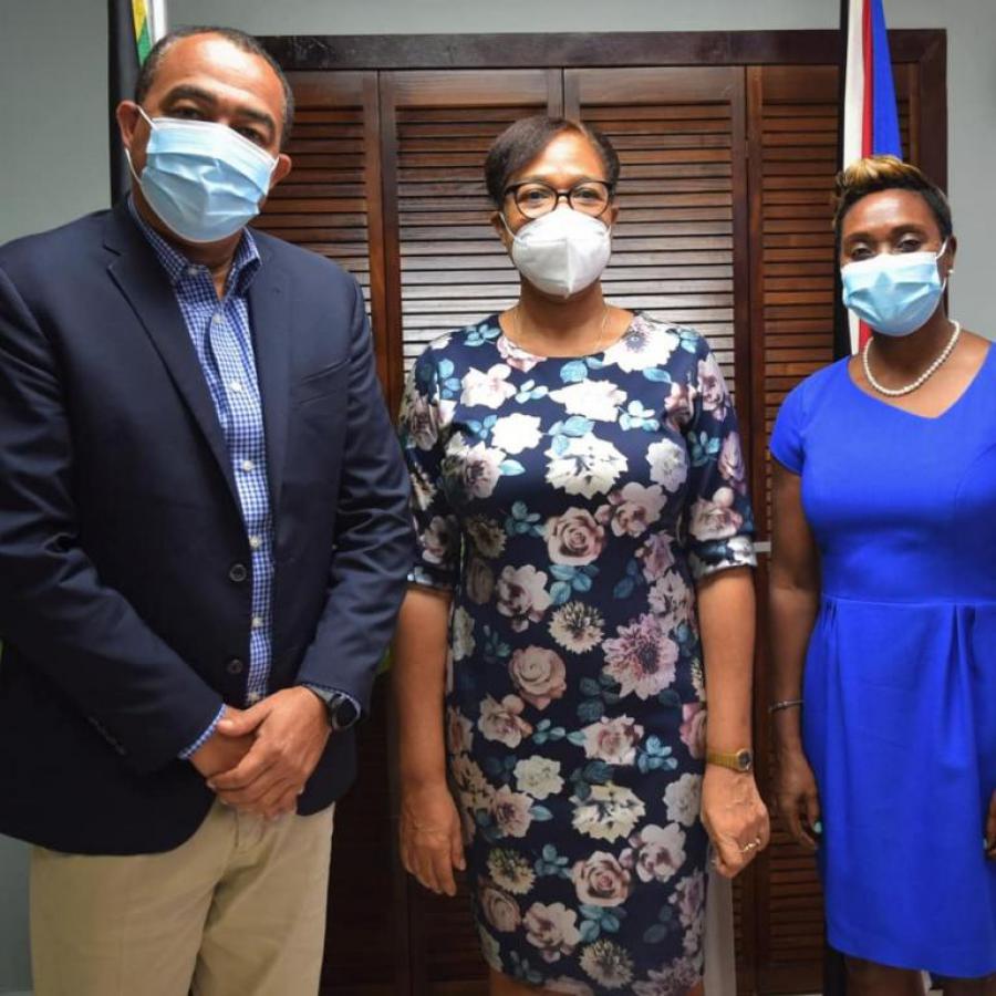 Jamaica’s Minister of Health receives the Ambassador of Cuba.