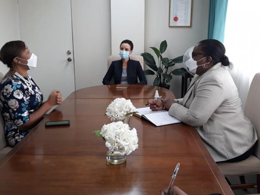 Senator Kamina Johnson-Smith, Minister of Foreign Affairs and Foreign Trade of Jamaica, received this morning the Ambassador of Cuba in that Caribbean nation, H.E Mrs. Inés Fors Fernández. Senator Kamina Johnson-Smith, Minister of Foreign Affairs and Foreign Trade of Jamaica, received this morning the Ambassador of Cuba in that Caribbean nation, H.E Mrs. Inés Fors Fernández.