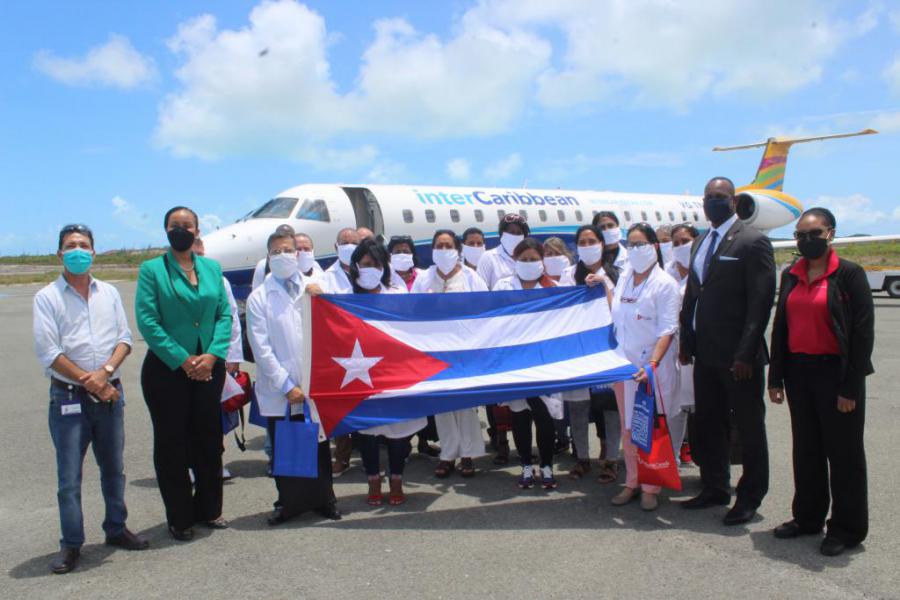 At 12:15 p.m. (local time) on Monday, the thirty-fifth brigade of the Henry Reeve International Contingent of Doctors Specialized in Disaster Situations and Serious Epidemics arrived at the Providenciales International Airport, in the Turks and Caicos Islands, sent abroad by Cuba to cooperate in the fight against Covid-19.