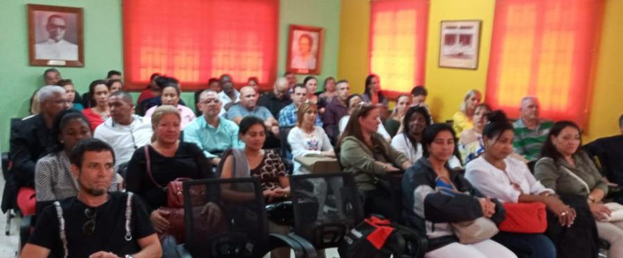 A new group of Cuban health professionals arrived this afternoon in this capital to provide medical services in hospitals and public health centres in Jamaica.
