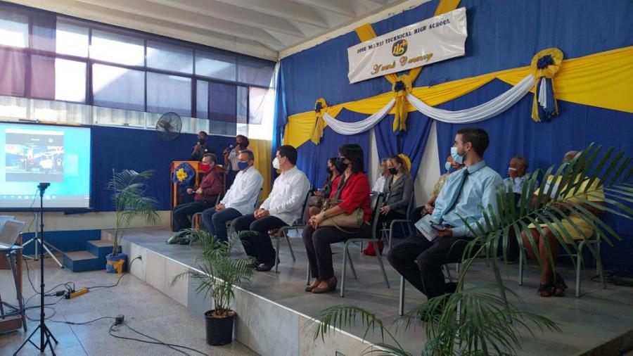 La Escuela Técnica José Martí sirvió de sede a la celebración en Jamaica del aniversario 169 del natalicio de nuestro Héroe Nacional, en un acto que contó con la presencia del Embajador de Cuba Fermín Quiñones, los coordinadores de las brigadas Médica y Educativa y el presidente de la Asociación de Cubanos Residentes en la isla.