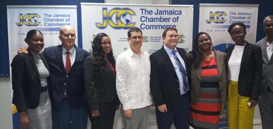 Embajador de Cuba sostiene encuentro con Cámara de Comercio de Jamaica