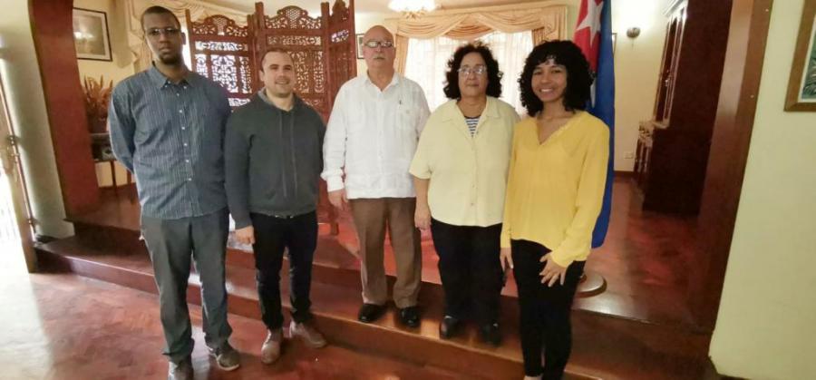 La embajada de Cuba en Kenya honra la memoria de Maceo y Che en los aniversarios de su natalicio 