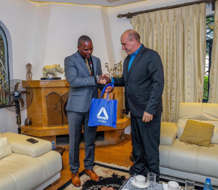 Presidente de Somalia recibe las cartas credenciales de nueva Embajadora de Cuba