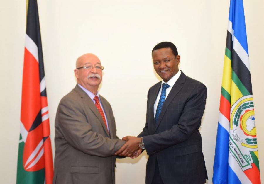 Canciller kenyano recibe al embajador de Cuba ante el país africano 