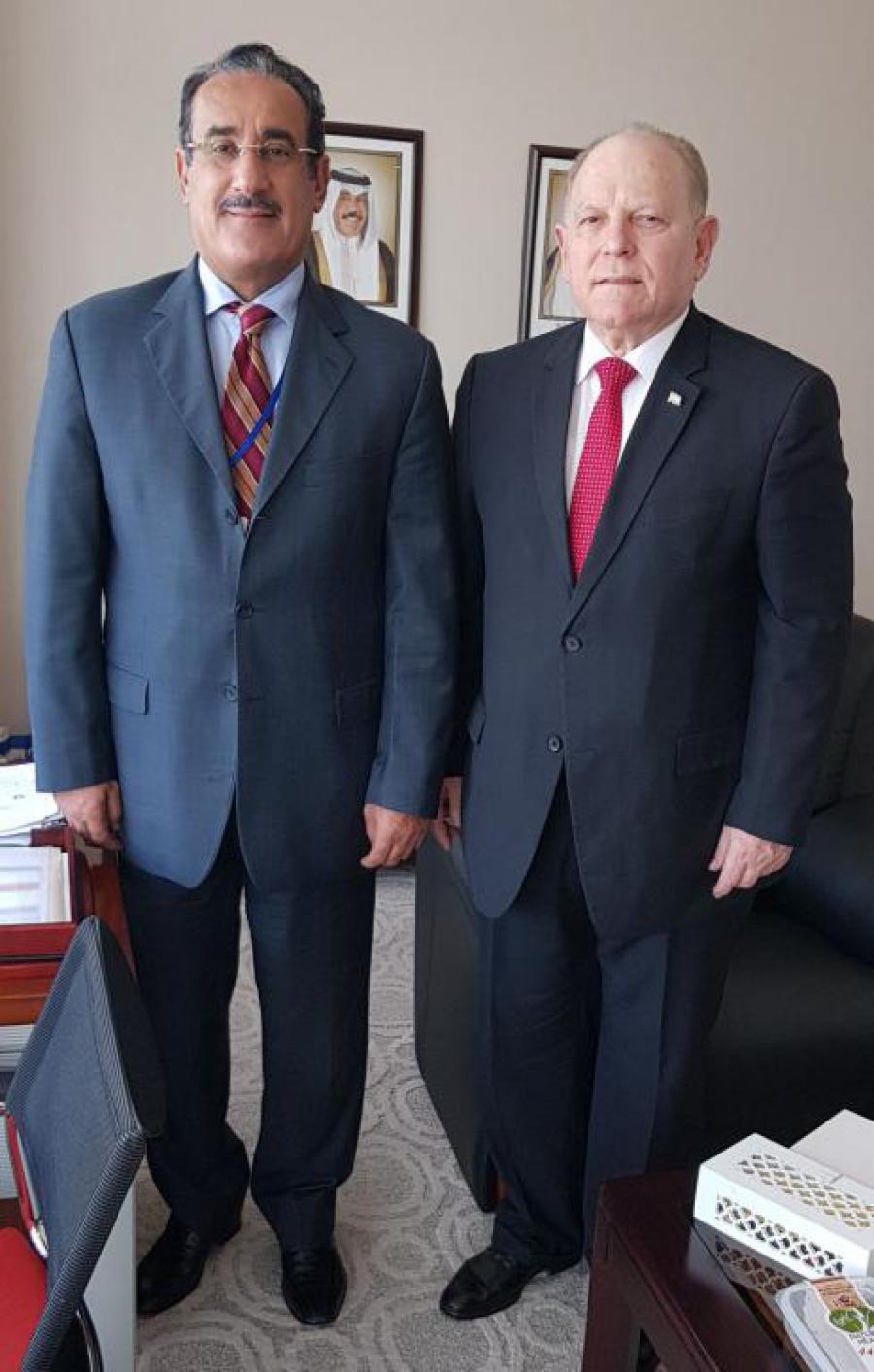 Encuentro del embajador de Cuba en Kuwait con el Director del Instituto de Diabetes Dasman