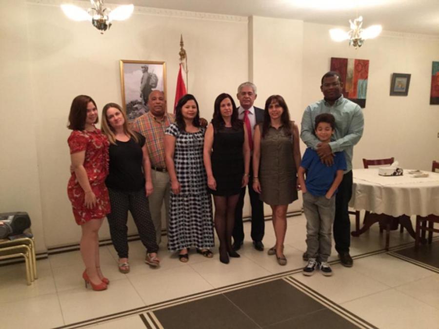 Celebran residentes cubanos en Kuwait Victoria de Playa Girón
