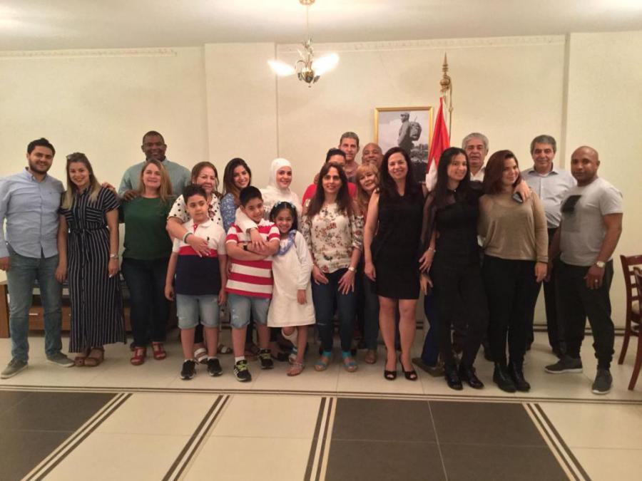 Celebran residentes cubanos en Kuwait Día de las Madres .