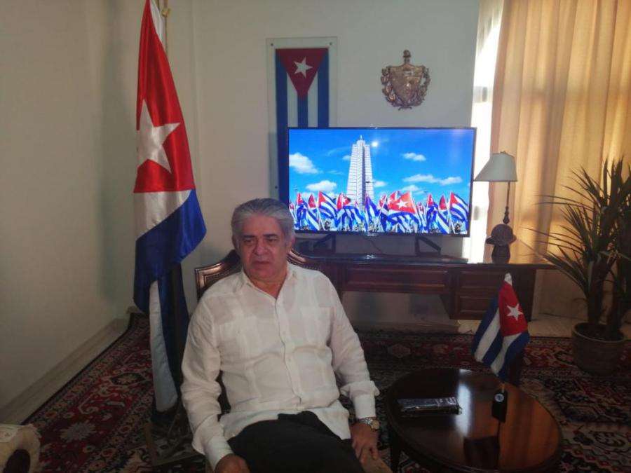 Embajador cubano Fernando Pérez Maza realiza presentación sobre Turismo en Cuba en la Televisión Estatal de Kuwait
