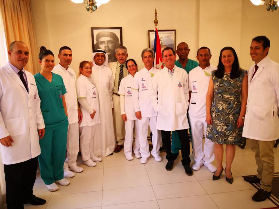 Prensa Kuwaití cubre homenaje del cuerpo diplomático latinoamericano a colaboración médica cubana Prensa Kuwaití cubre homenaje del cuerpo diplomático latinoamericano a colaboración médica cubana