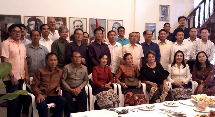 Celebran en Laos el Aniversario de los CDR.