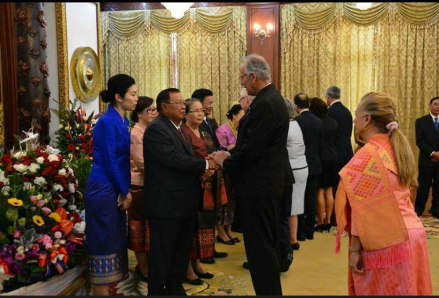 Embajador de Cuba felicita al Presidente de la RDP Lao por su día nacional