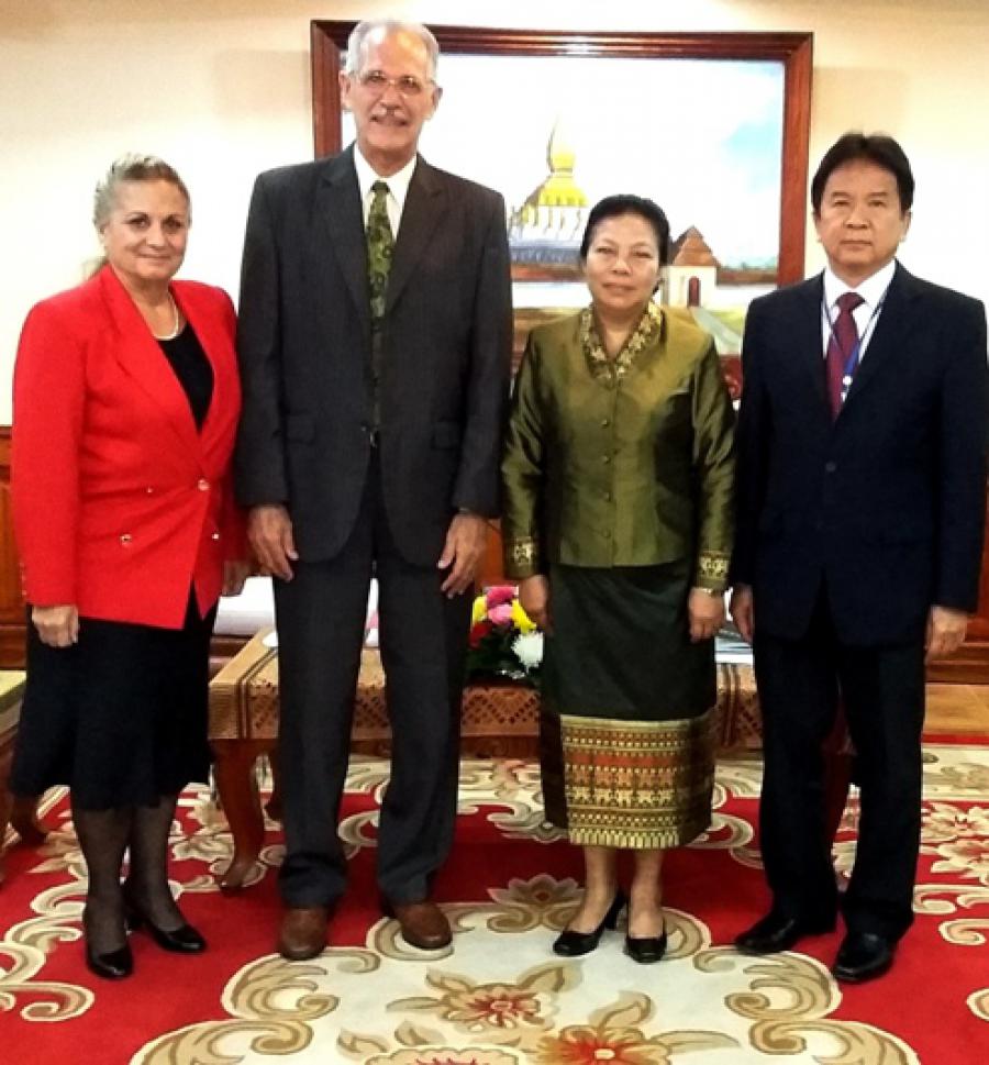 Presidenta del Comité de Relaciones Exteriores del Partido Popular Revolucionario de Laos y Embajador de Cuba.