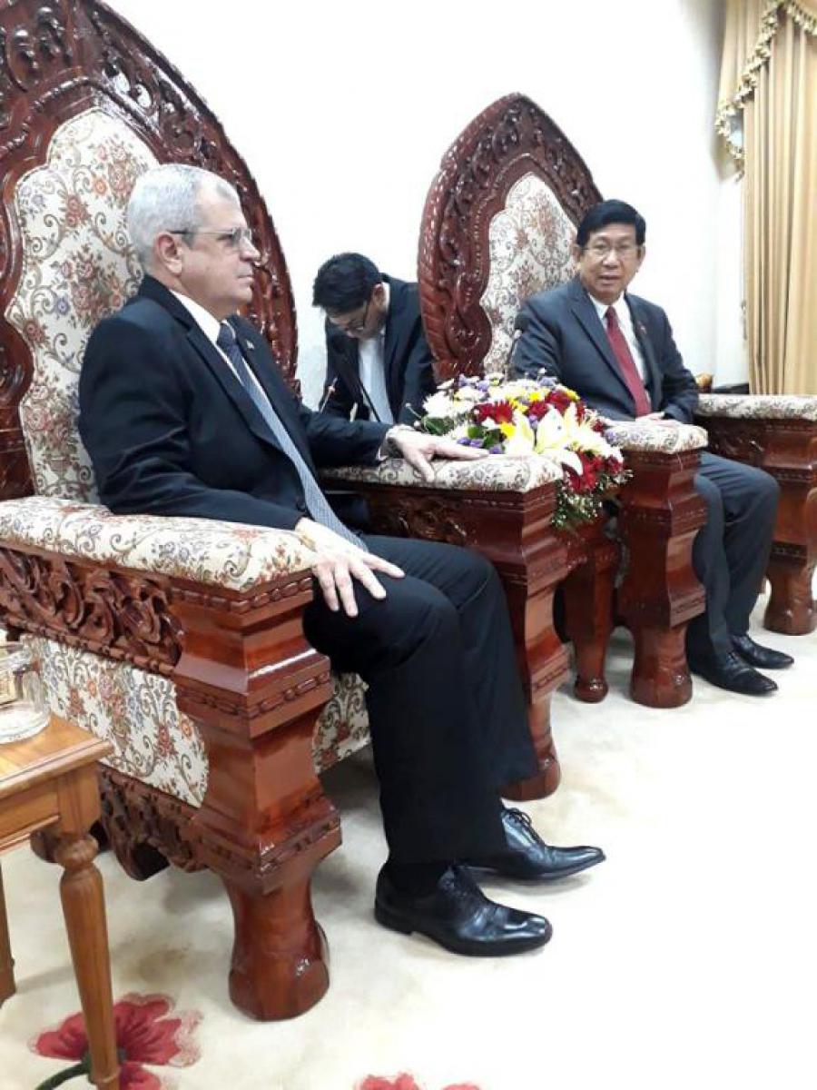 Visita Secretario del Consejo de Estado de Cuba la sede de la Asamblea Nacional de la RDP Lao.