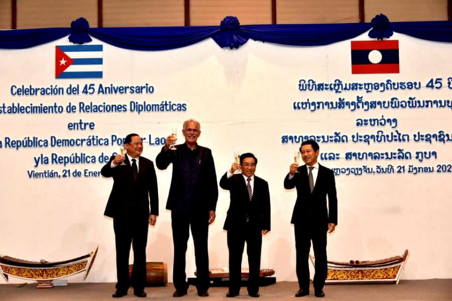 Se celebra en Vientiane el 45 Aniversario del establecimiento de las relaciones diplomáticas entre Laos y Cuba