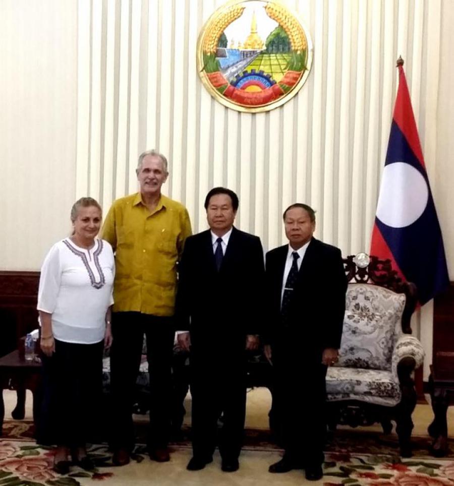 Ministro de la oficina del Primer Ministro de la República Democrática Popular Lao recibe a Embajador de Cuba.
