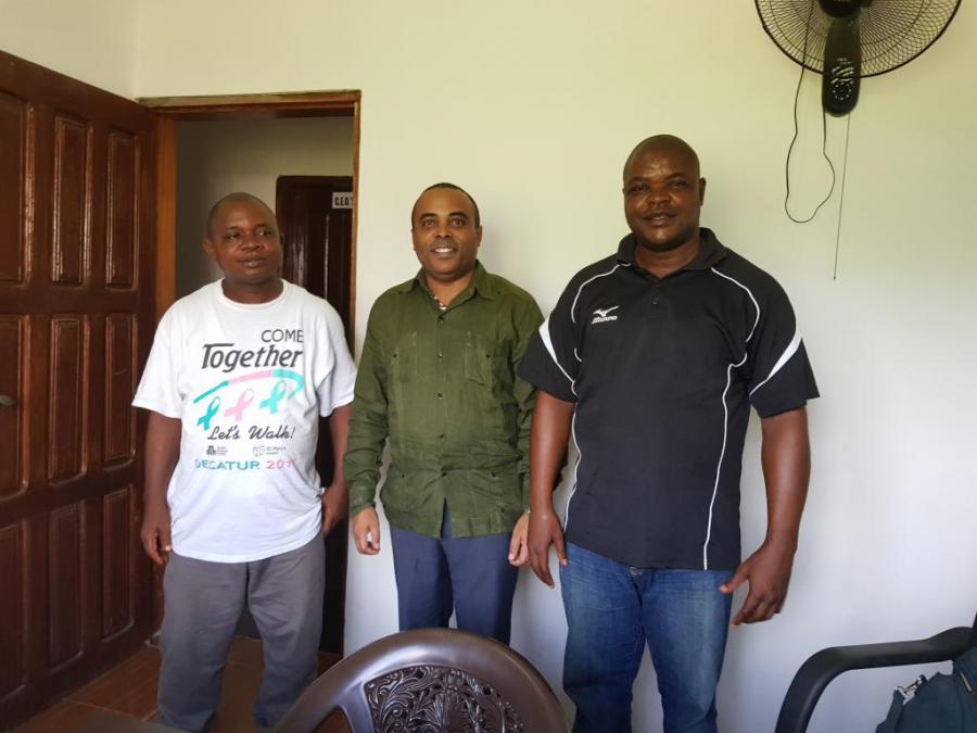 Executives of the Liberian newspaper The Frontiers receives Charge d'Affaires of Cuba.
