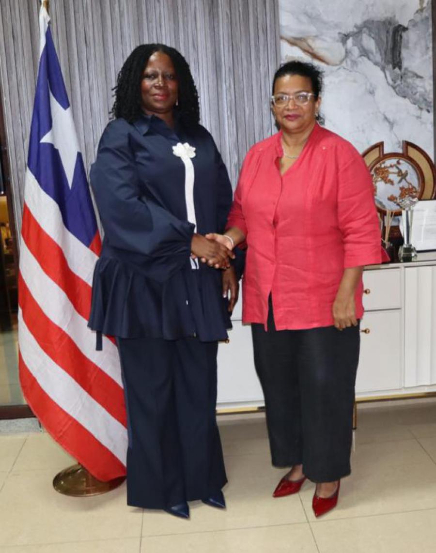 Entrevista de la Embajadora cubana con la Presidenta Pro tempore del senado liberiano: