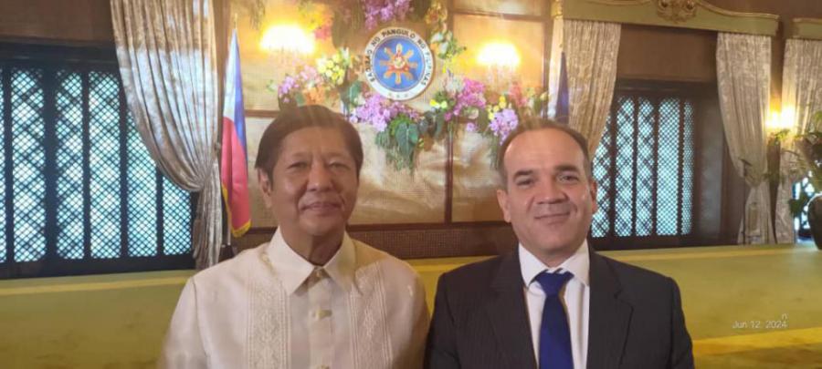 Presidente Ferdinand Marcos Jr. y el embajador de Cuba Florentino Batista González Presidente Ferdinand Marcos Jr. y el embajador de Cuba Florentino Batista González