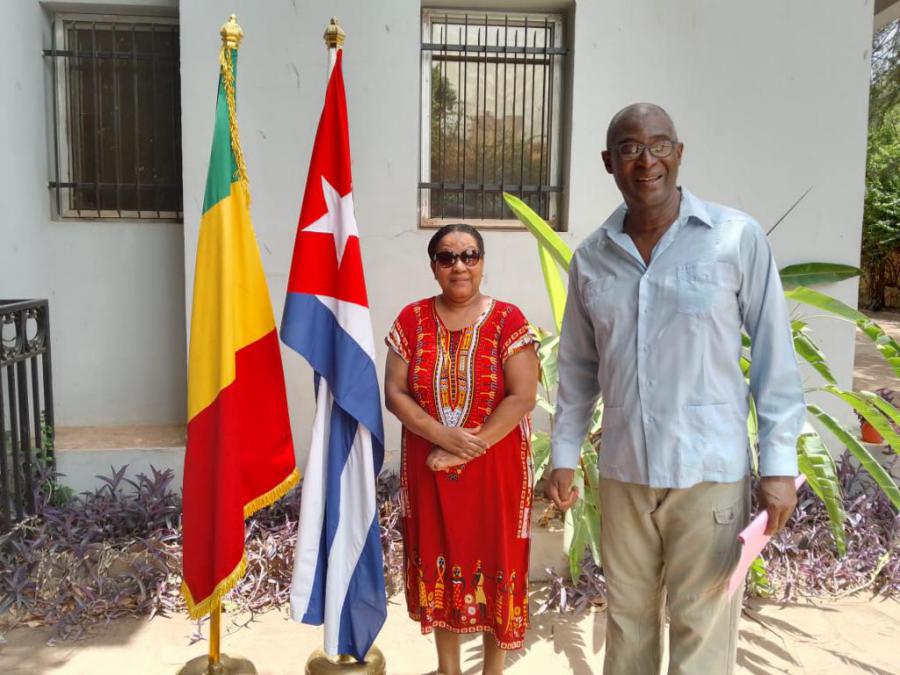 Celebran cubanos residentes en la República de Mali, los aniversarios de la UJC y de la OPJM.