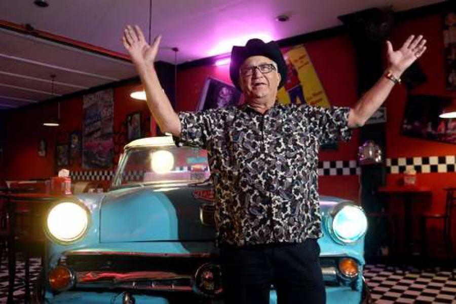 El cantautor cubano presentó en México su nuevo disco Vamos a bailar un son