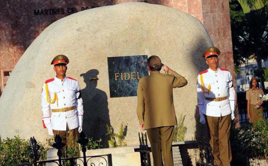 Fidel beside Martí(+ Photos and Video) Fidel beside Martí(+ Photos and Video)