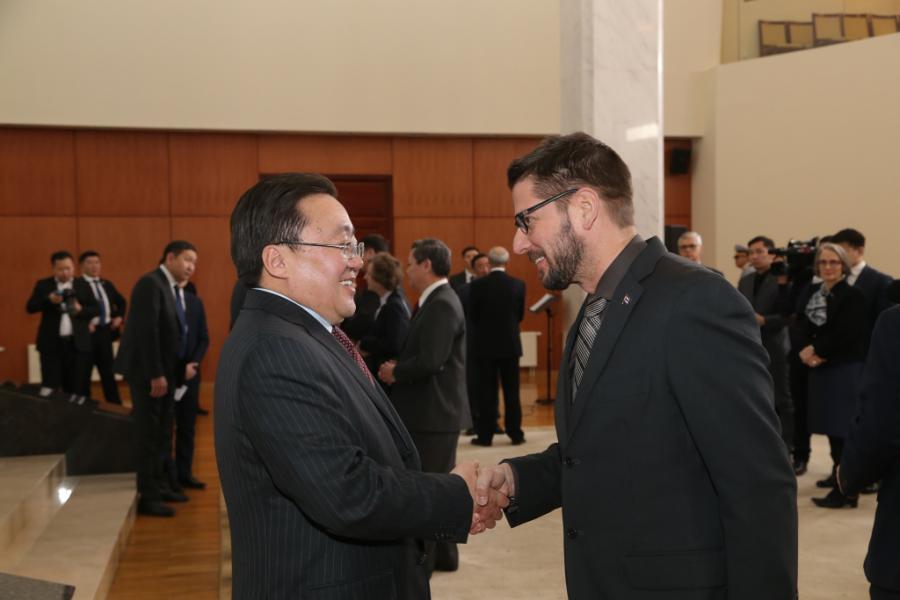 Ambassador of Cuba conveys congratulations for Mongolian Lunar New Year. 