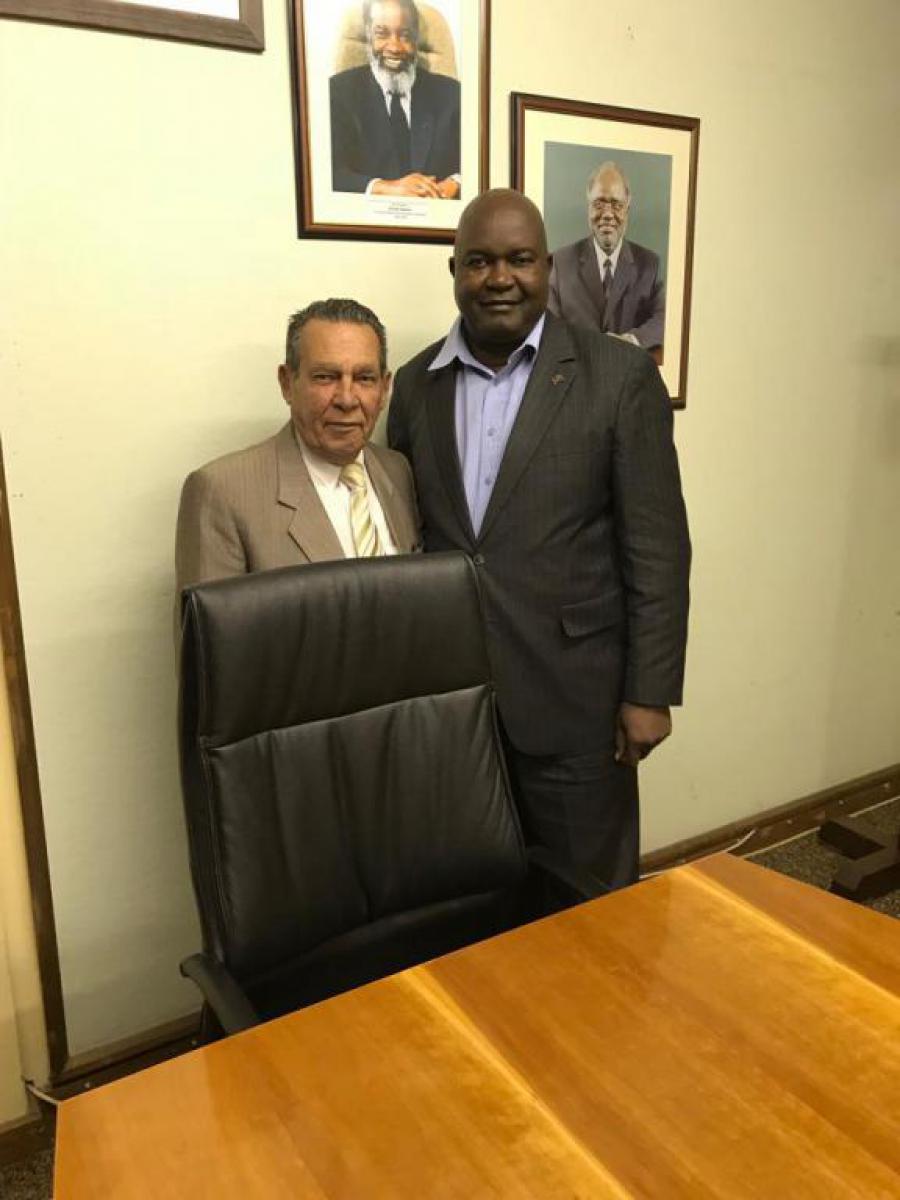 El Embajador cubano en Namibia se reúne con el Ministro de Defensa de ese país africano. 