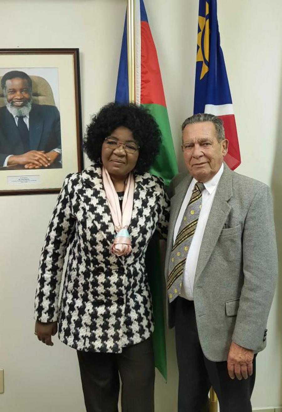 Secretaria General de la SWAPO recibe al Embajador cubano.