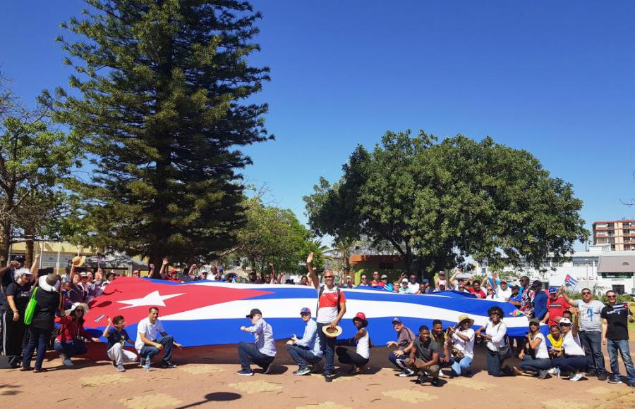 Marcha por avenida principal de Windhoek celebra victoria contra el Bloqueo en la ONU.