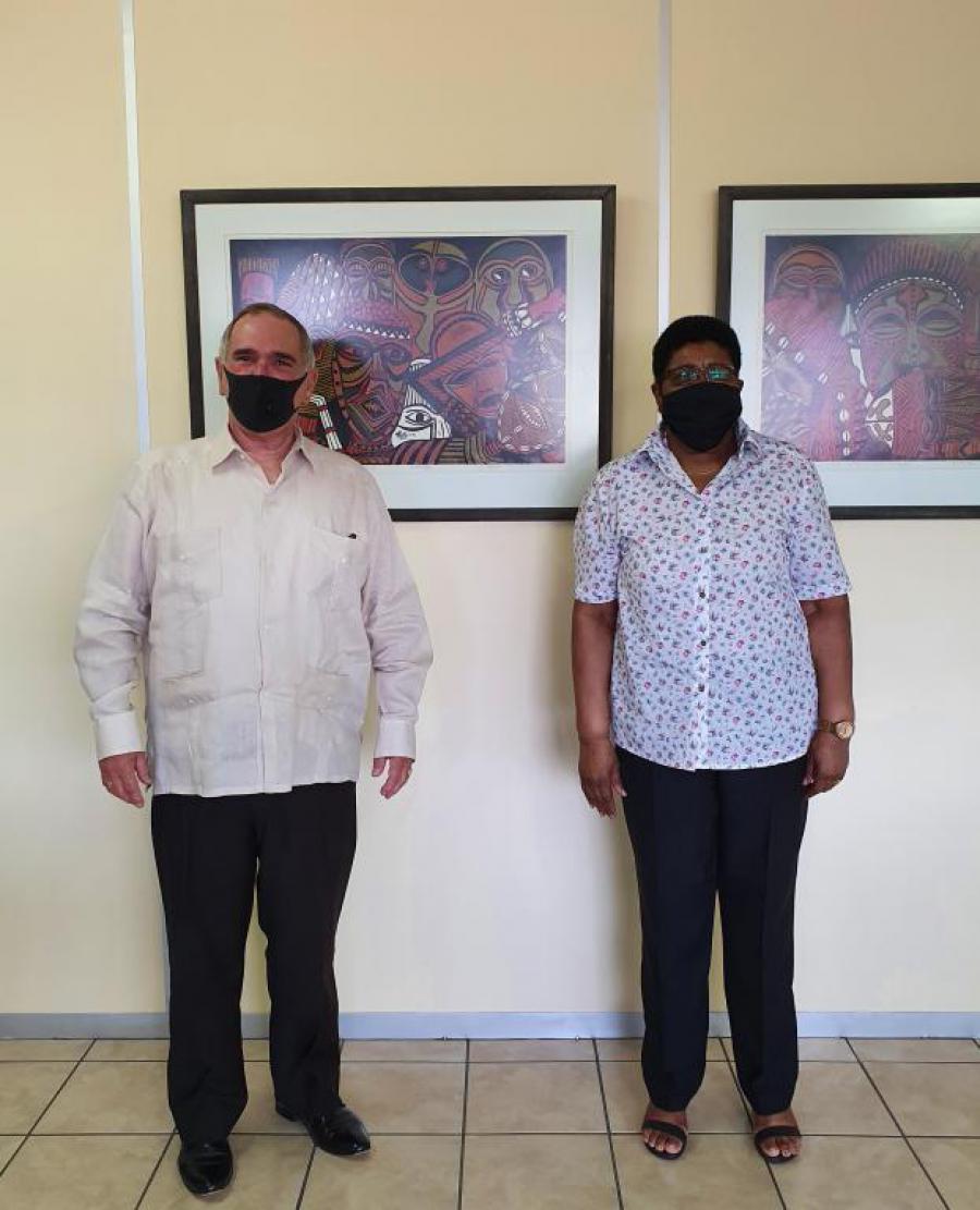 Ministra de Deportes, Juventudes y Servicio Nacional de Namibia recibe al Embajador Cubano.