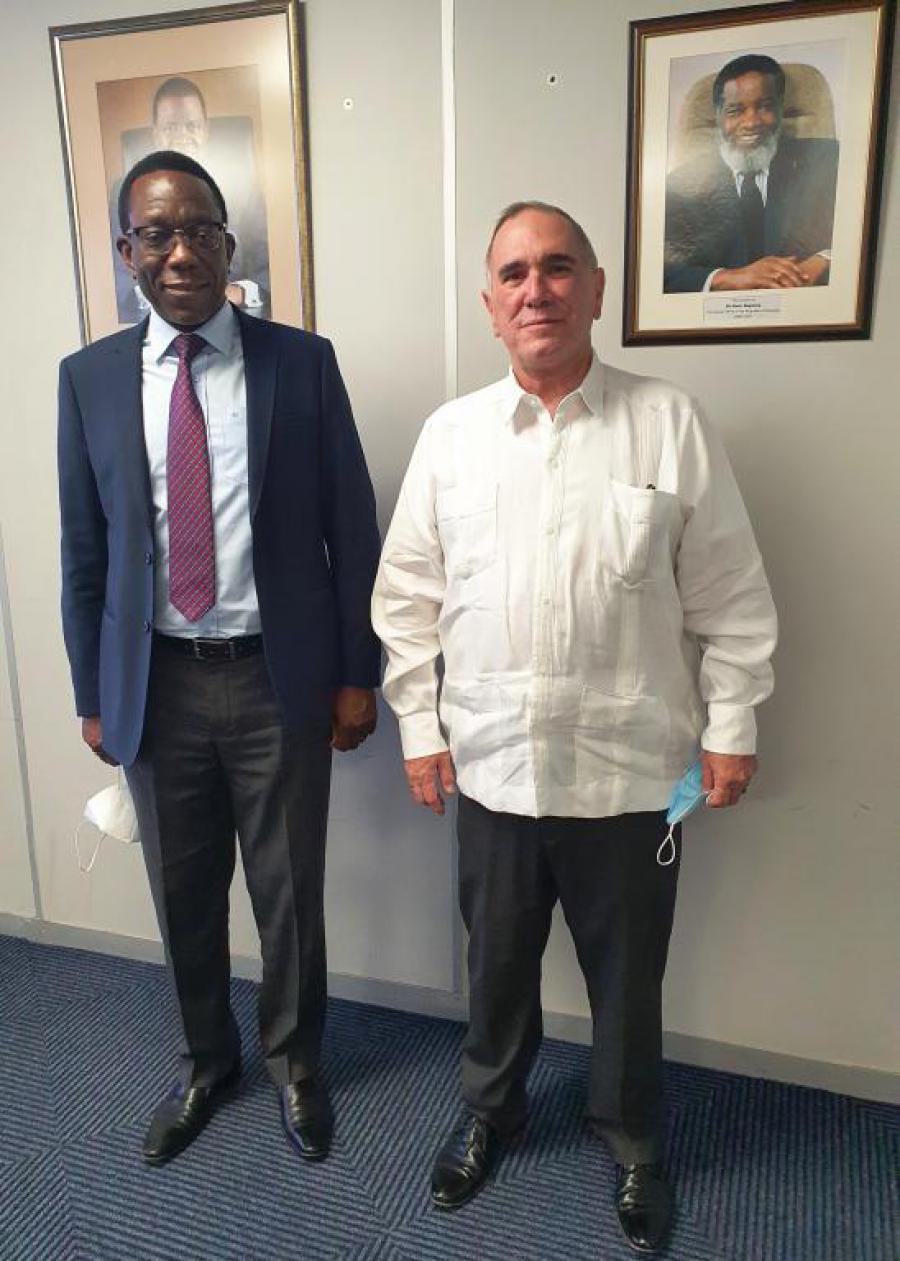 Fiscal General de Namibia y Embajador cubano sostienen productivo encuentro.